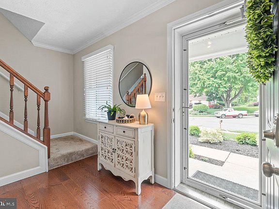 5th image of 703 Macphail Ct N