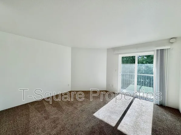 225 164th St SE #102, Bothell, WA 98012