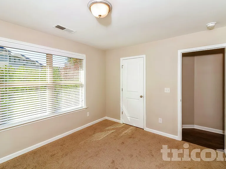 230 Margrave Dr — Photo 10