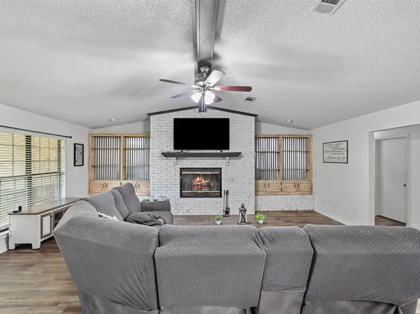 231 Cedarwood Dr, Enchanted Oaks, TX 75156