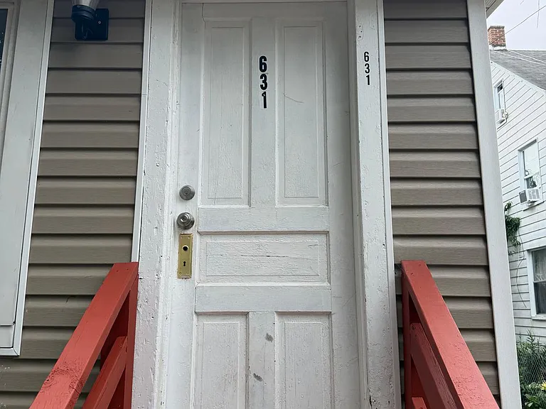 631 Belmont St #1 — Photo 16