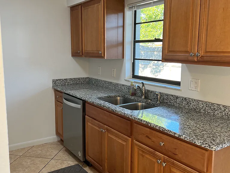 2736 Shadecrest Rd — Photo 7