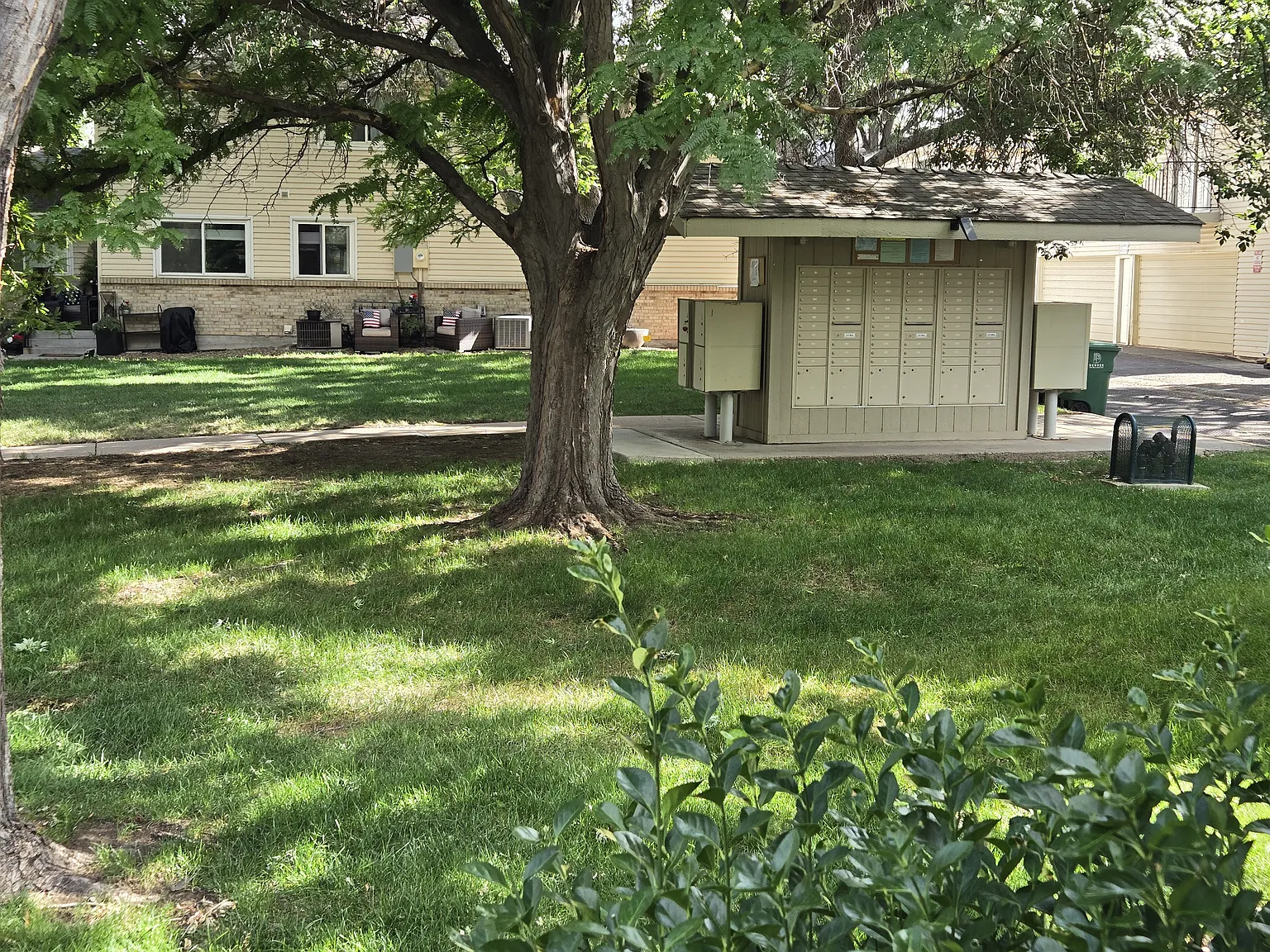 2 bed, 900 sqft, $2,190 — Photo 3