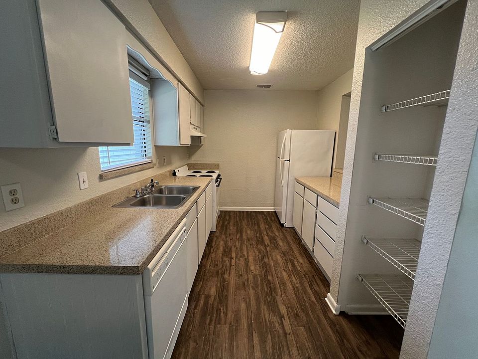 1st image of 1357 Kingsley Ave #9C