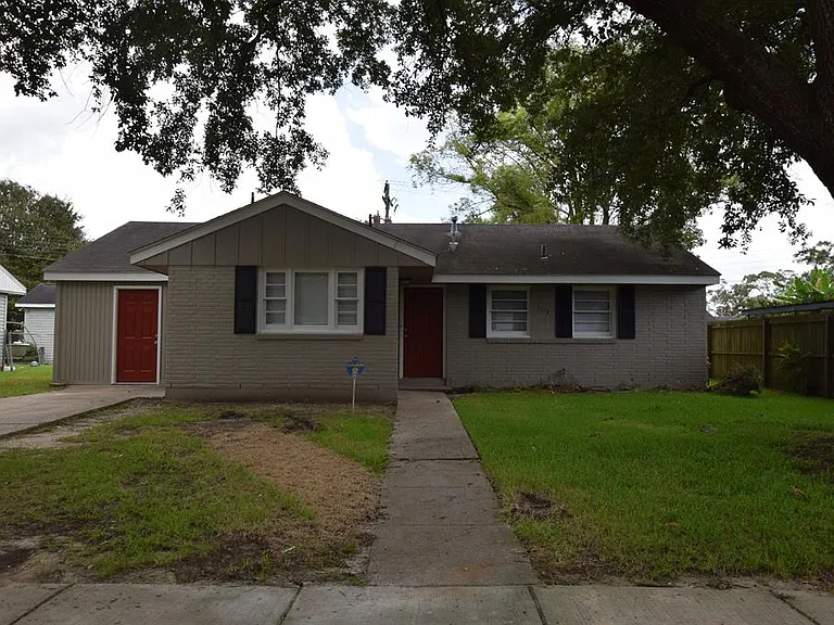 3513 Monroe St — Photo 1