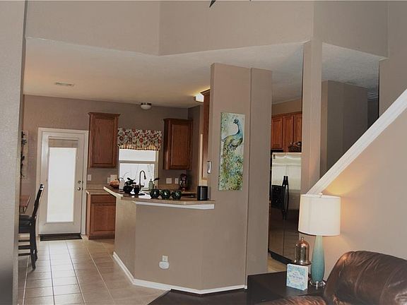 4th image of 1500 Oakcrest Dr