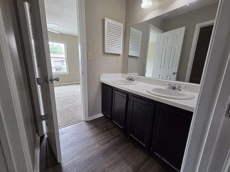 314 Falling Ln — Photo 12