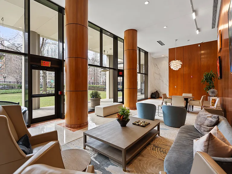 85 E India Row #38D — Photo 4