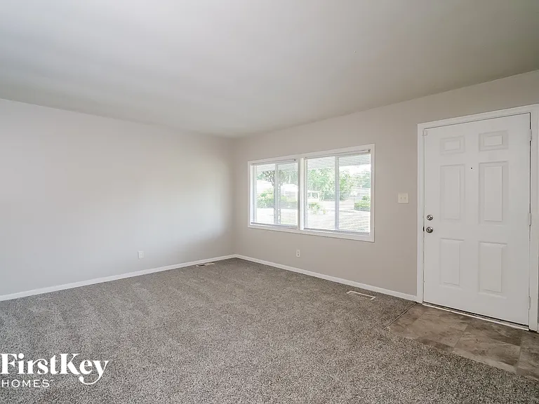 4315 Standish Dr — Photo 4
