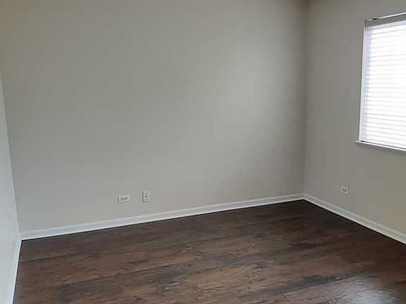 3rd image of 122 Southwicke Dr Unit B