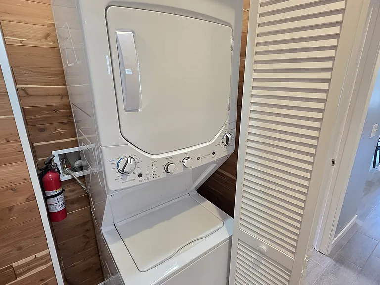 135 Putnam St 2ndflr Renovated! Spacious! Greatlocale! Petsok Laundry — Photo 15