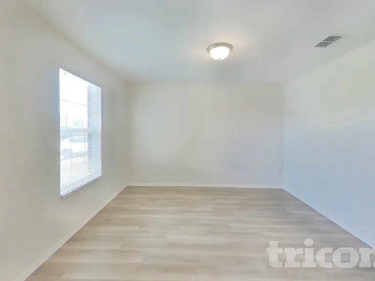 1125 Waggoner Dr — Photo 4