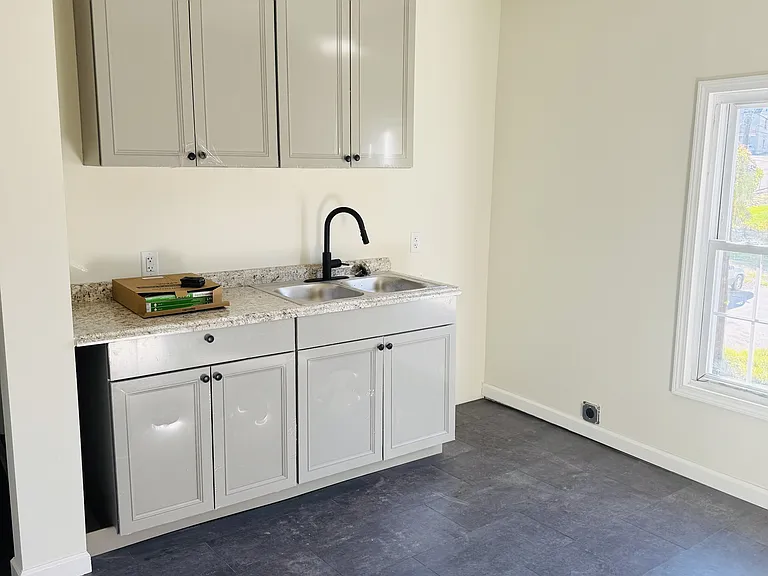131 Pleasant Ave #A — Photo 6