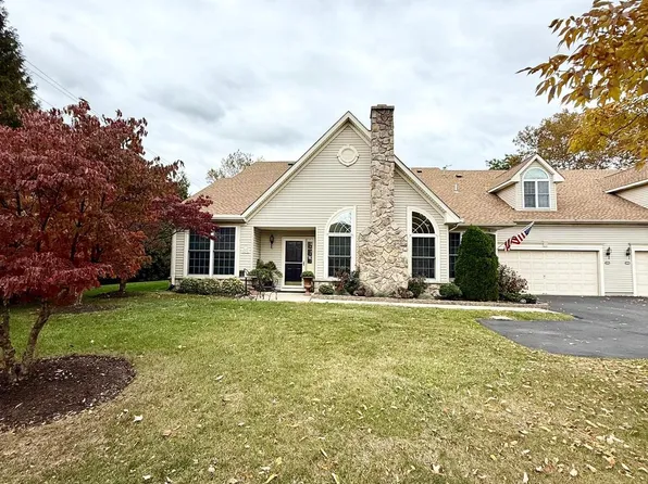 2296 Seabird Dr #1, Bristol, PA 19007