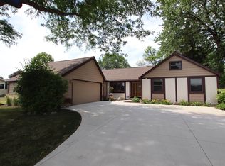 101 Barton Rd, Oshkosh, WI 54904