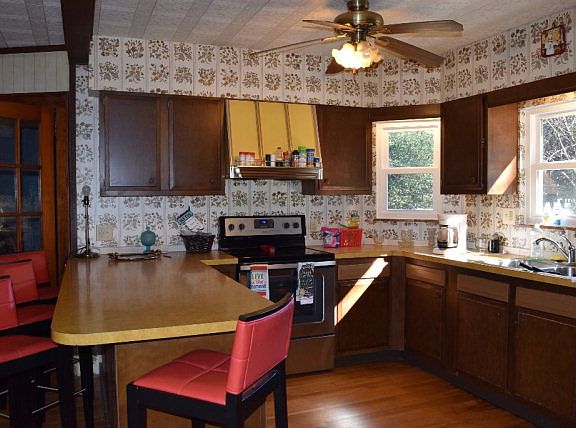 5th image of 3095 Robert C Byrd Dr