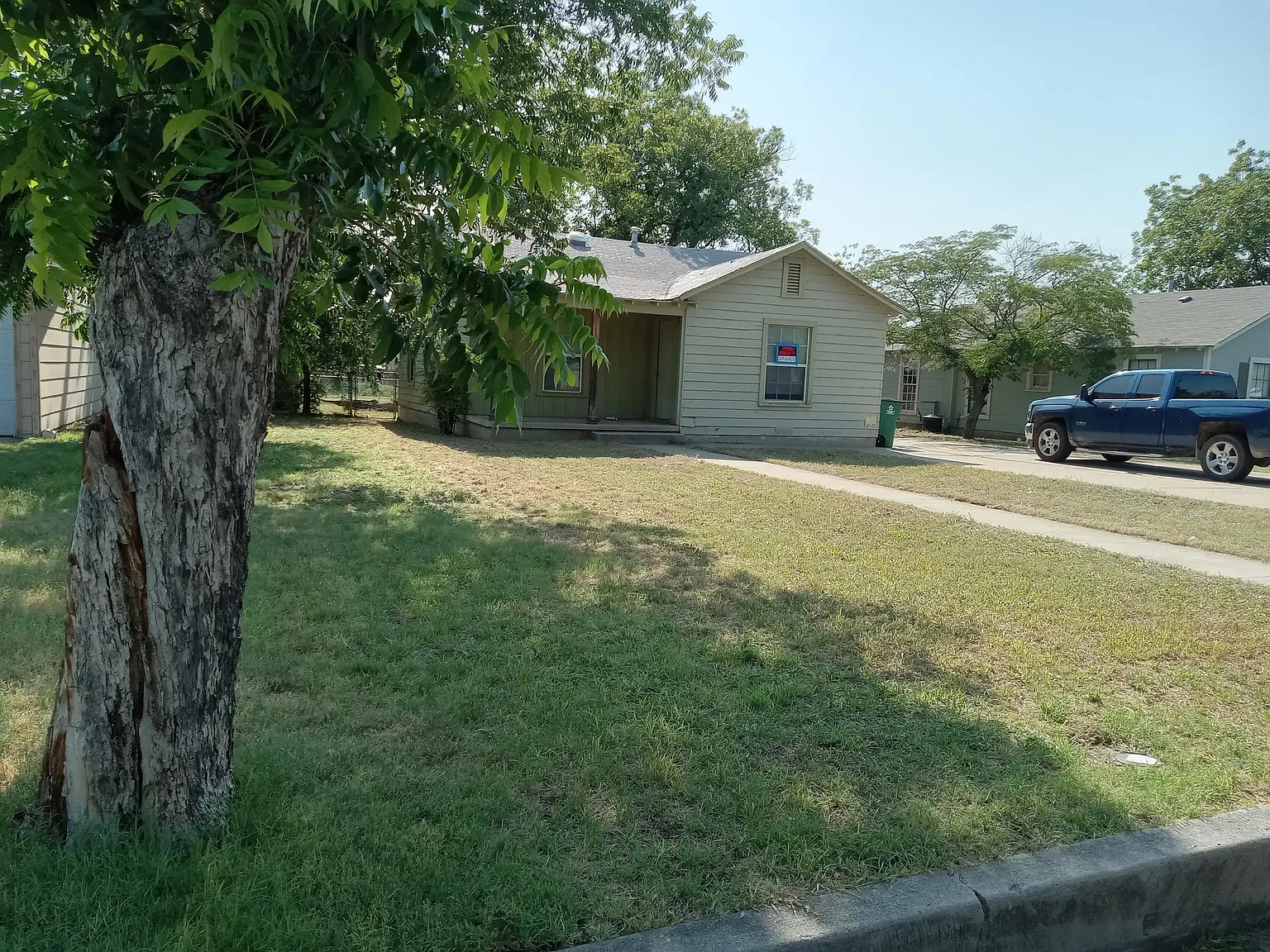 219 La Salle Drive - ~ — Photo 2
