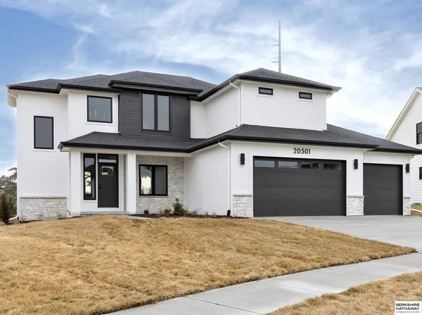 20501 Ogden St, Elkhorn, NE 68022