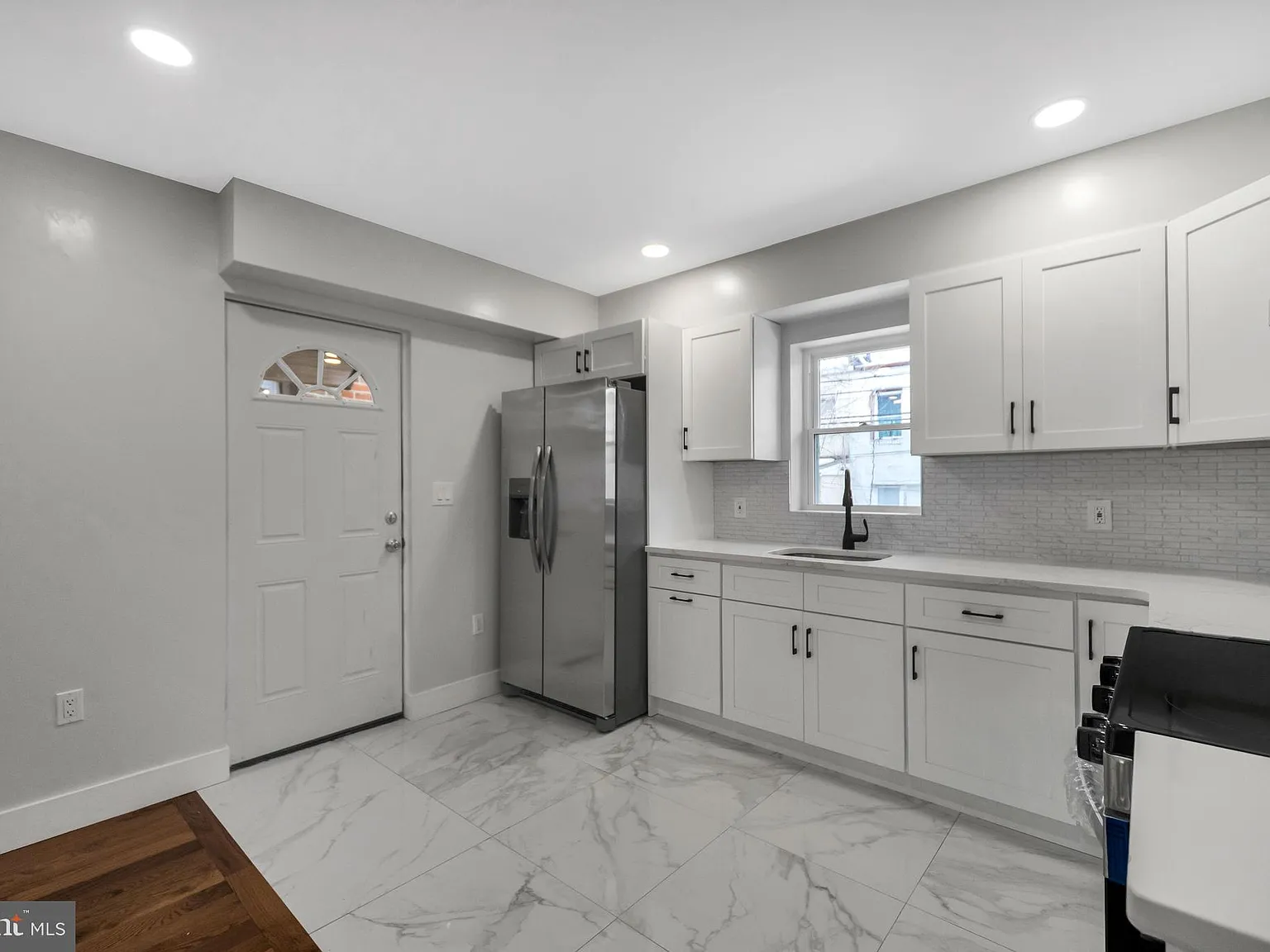 3 bed, 1.5 bath, 1054 sqft, $1,500 — Photo 4