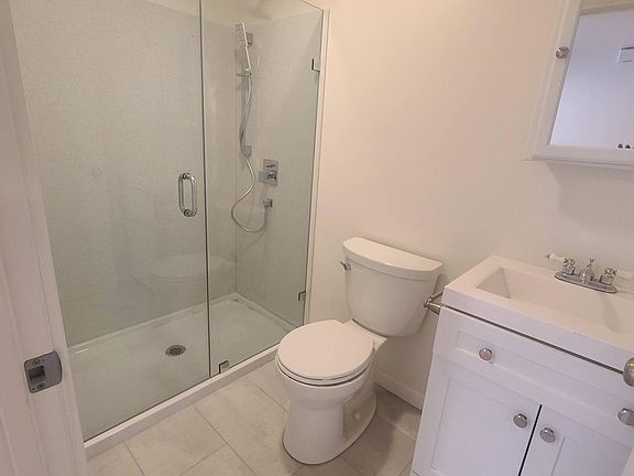 4th image of 2480 38th Ave #A