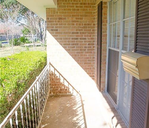 2nd image of 2206 Village Way Dr