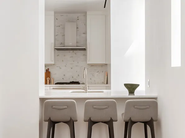 235 West 75th Street 611 image 2 of 10