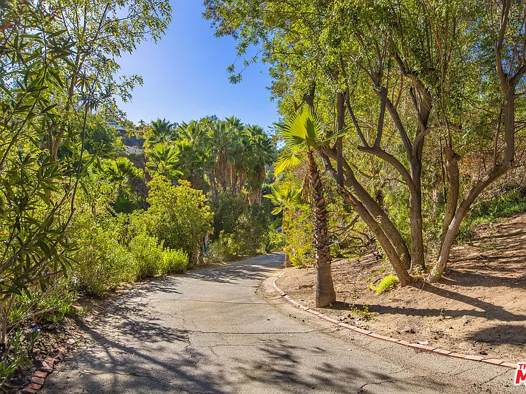 19471 Rosita St — Photo 32