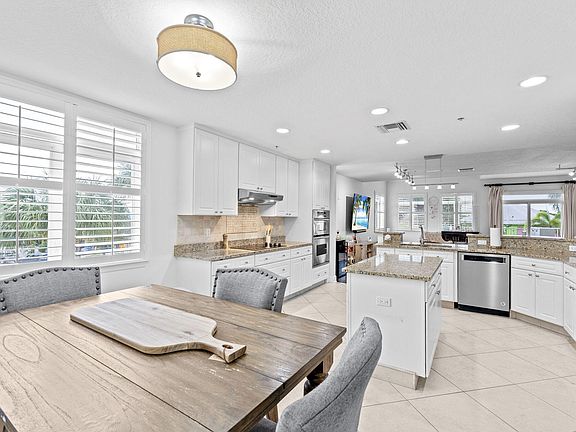 5th image of 305 E Ocean Avenue #Th-7