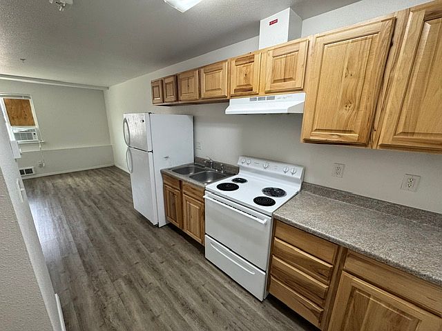 2nd image of 798 Falls Ave #103