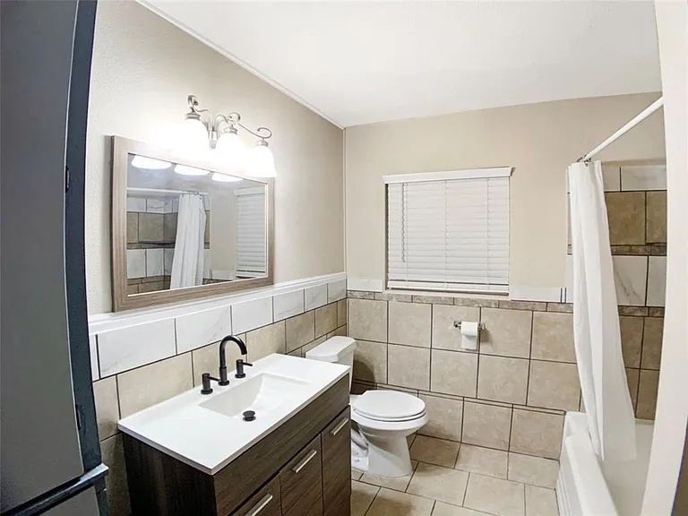 3921 Avenue H — Photo 18