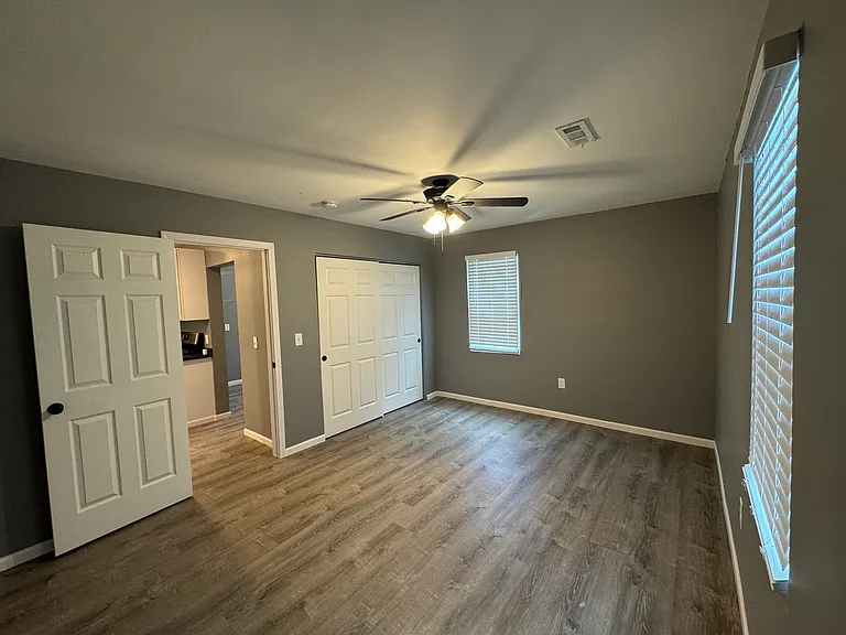1022 N Kansas Ave — Photo 4