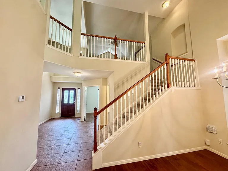 2601 Easton Springs Ct — Photo 2
