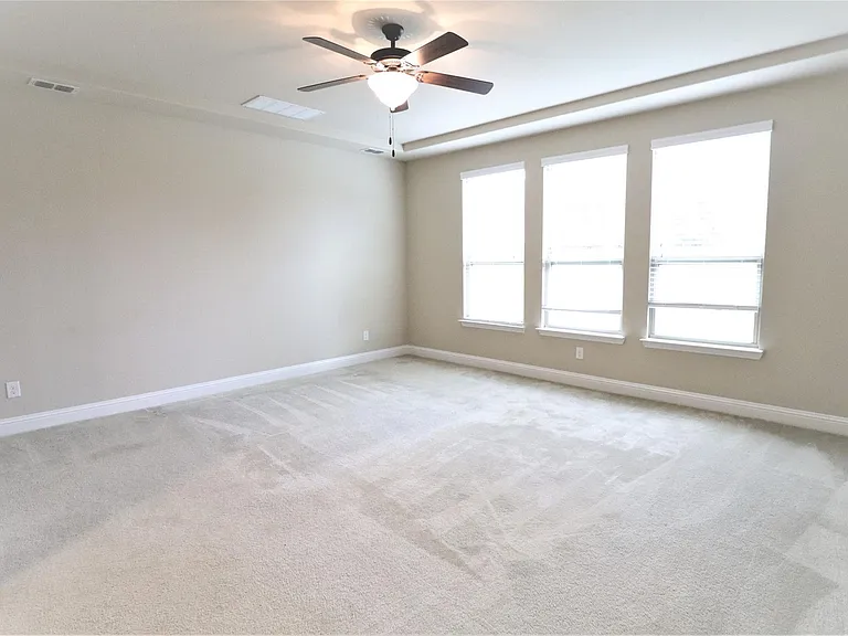 5070 Kerstyn Dr — Photo 20