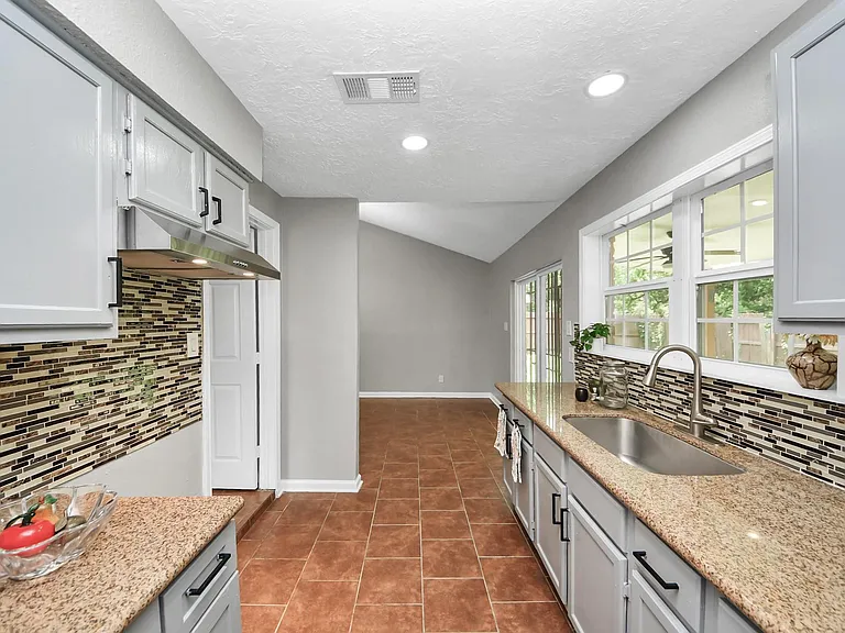 12623 Fern Forest Dr — Photo 15