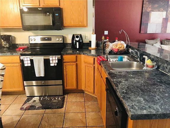 5th image of 632 Robin Ln