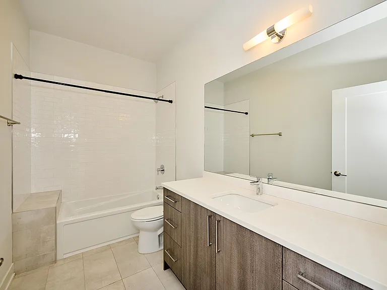 5139 N Broadway #305 — Photo 2