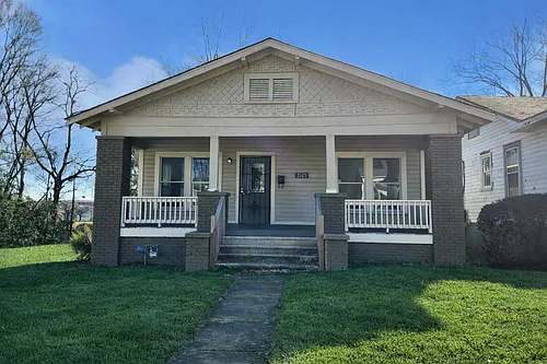 2129 30th Ave N Photo 1