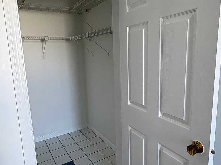 1240 Whitney Ave #C — Photo 2