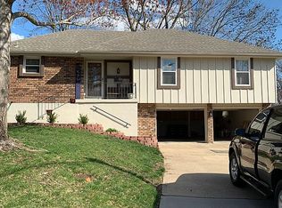 416 NE Cole Ct, Lees Summit, MO 64064