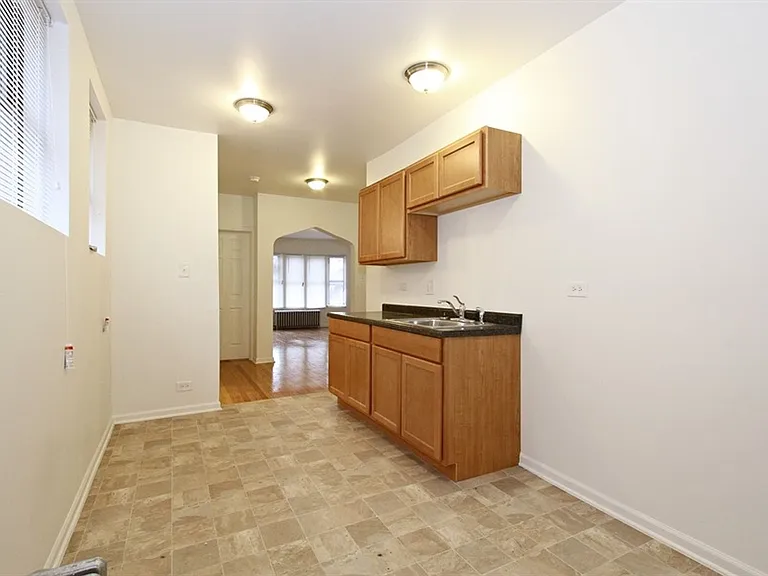 7653 S Loomis — Photo 8