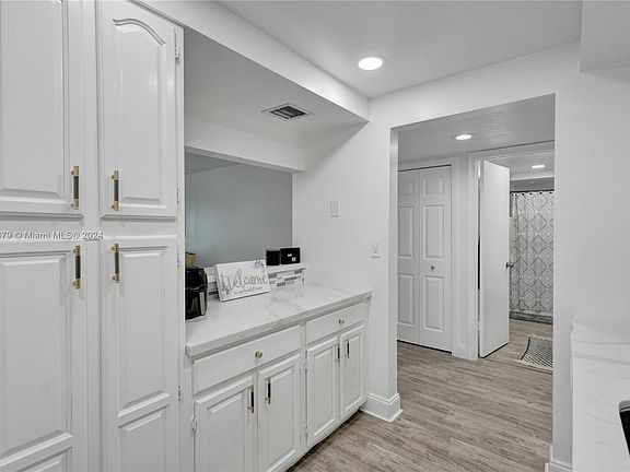 5th image of 100 Lakeview Dr APT 314