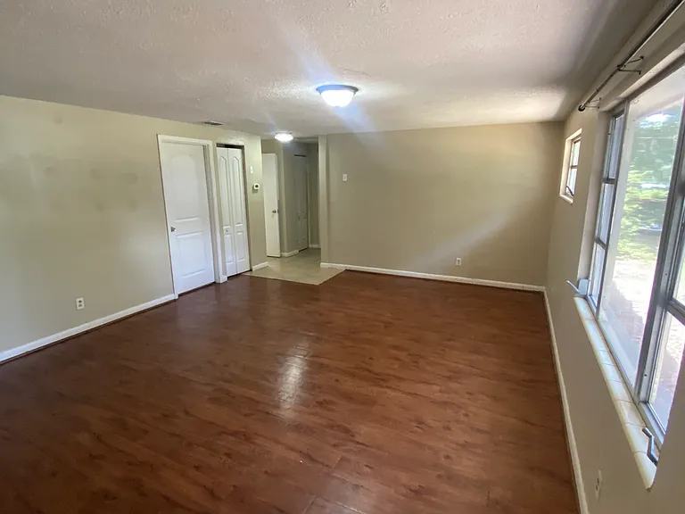 265 Lee Dr — Photo 3
