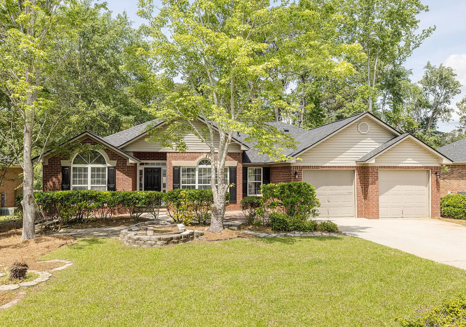 245 Farmington Dr — Photo 1