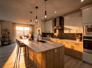 43 N Hotchkiss Row SE, Calgary, AB T3S0J5