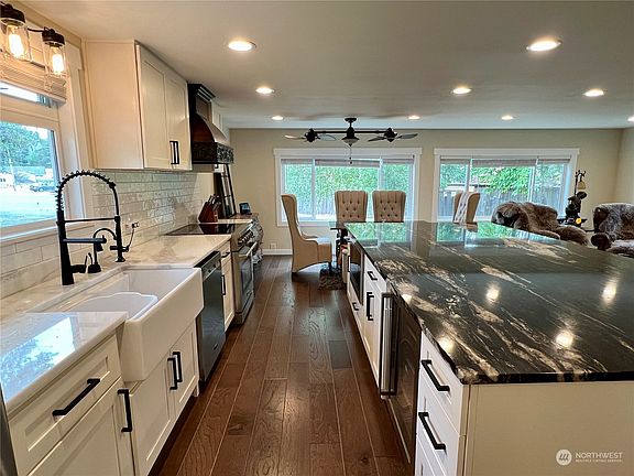 3rd image of 140 W Fairway Drive