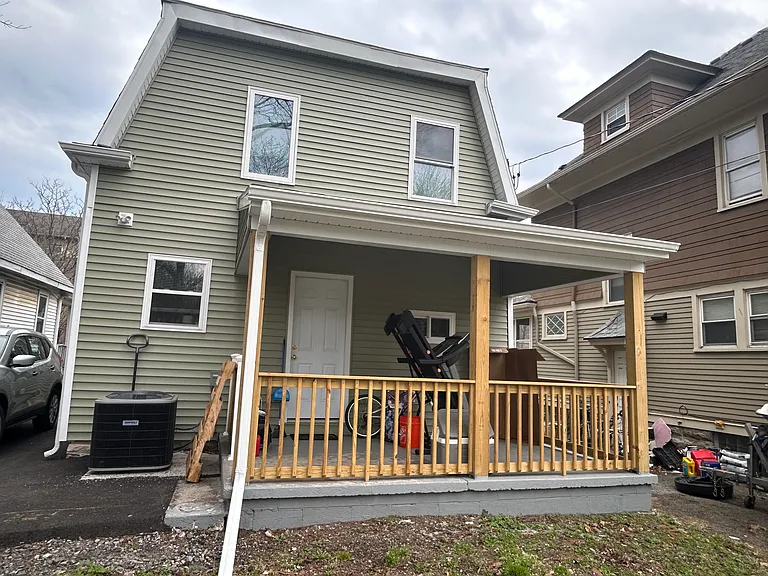 1239 S Plymouth Ave — Photo 2