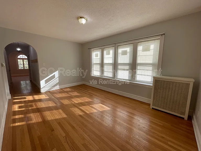7512 N Claremont Ave #2 — Photo 3