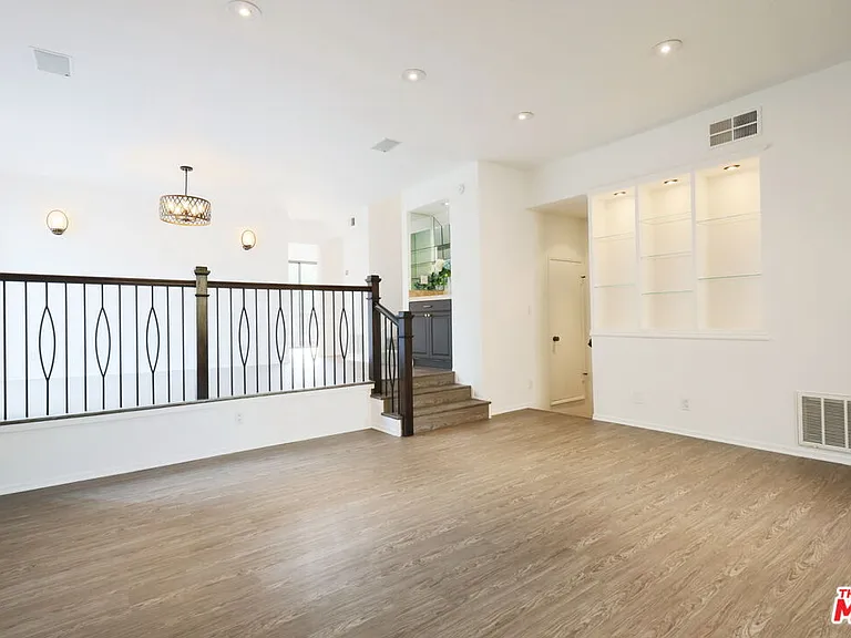 21821 Burbank Blvd #151 — Photo 5