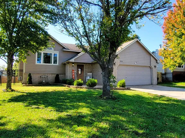 203 E Creekstone St, Mulvane, KS 67110