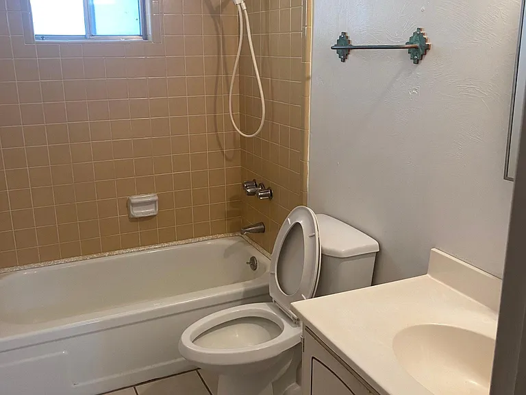 1021 W Edgewater Dr — Photo 11